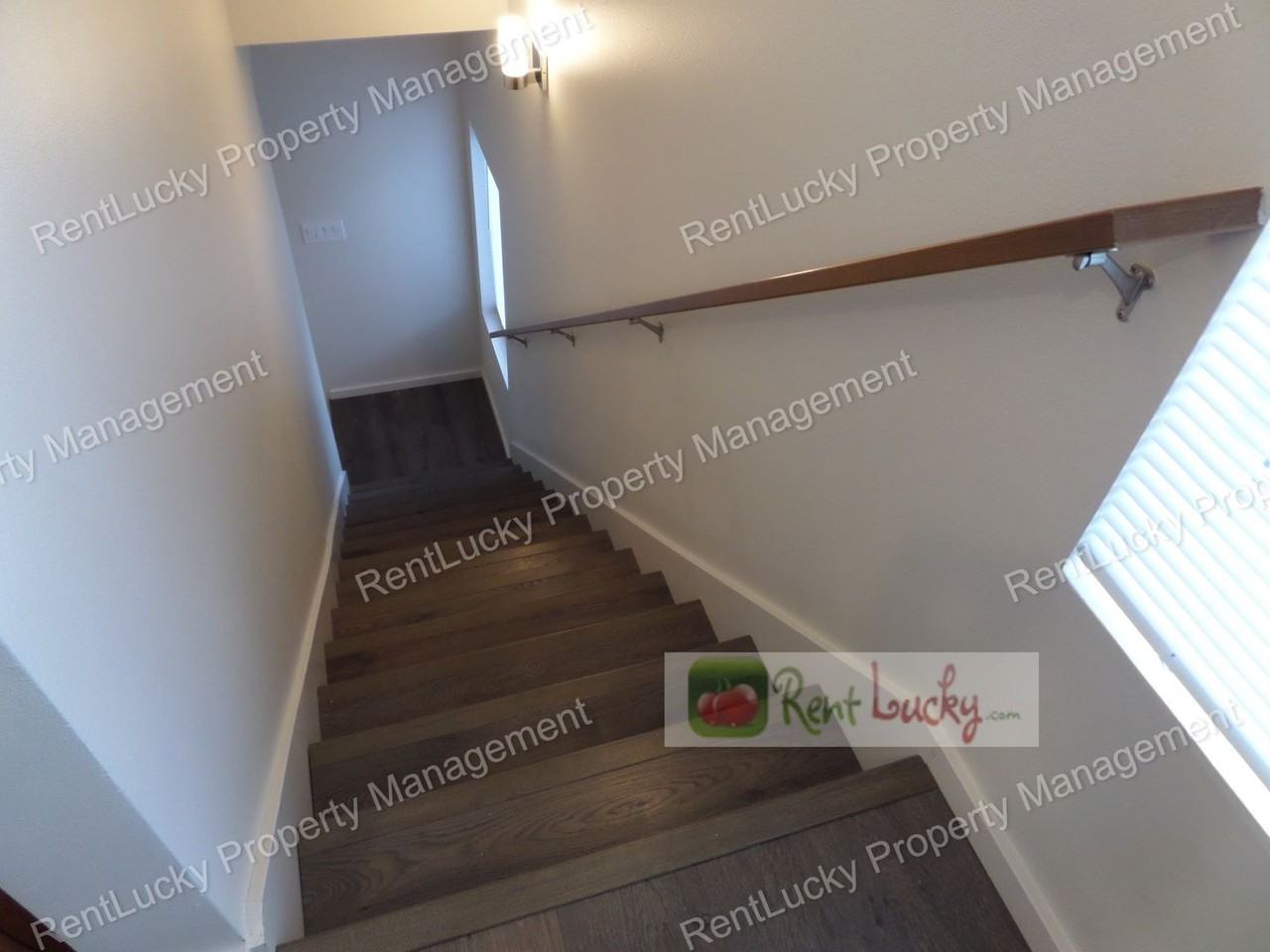 4304 Evanston Ave N - Photo 7 of 33