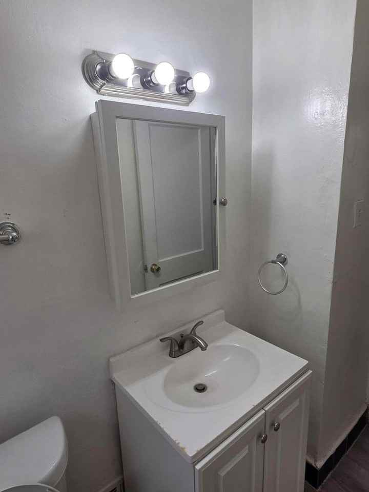 9245 Archdale St - Photo 3 of 26