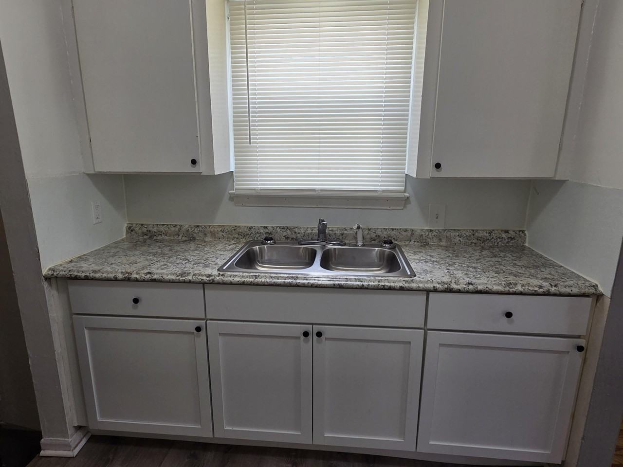 9245 Archdale St - Photo 5 of 26