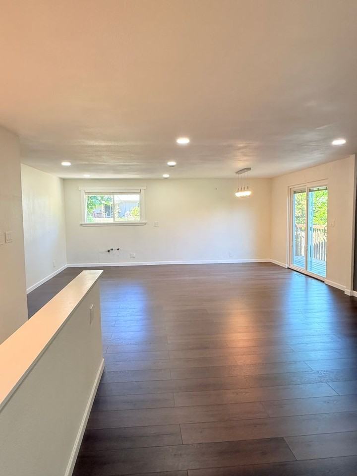 7841 133rd Ave Ne - Photo 4 of 24