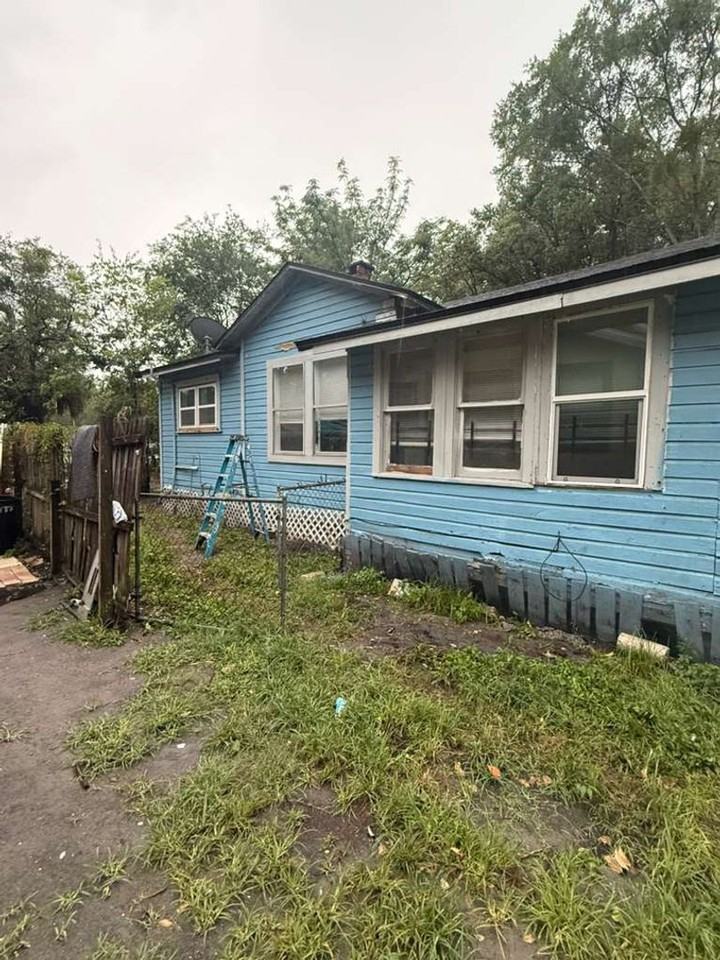 1144 E 18th St - Photo 2 of 13