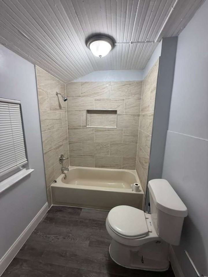 1144 E 18th St - Photo 4 of 13