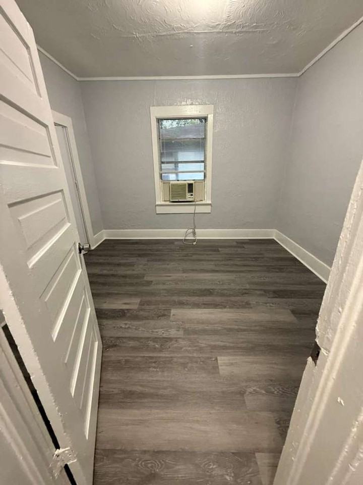1144 E 18th St - Photo 5 of 13