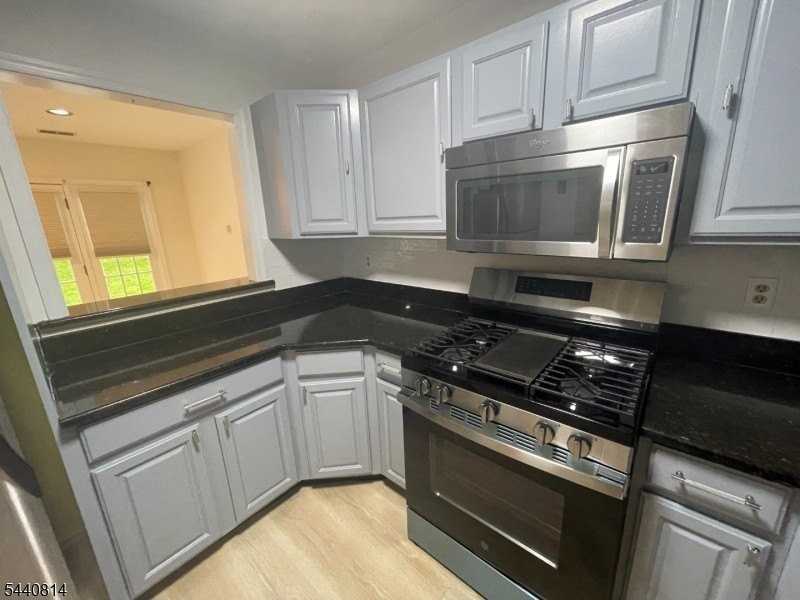 15 Davenport Rd - Photo 4 of 28