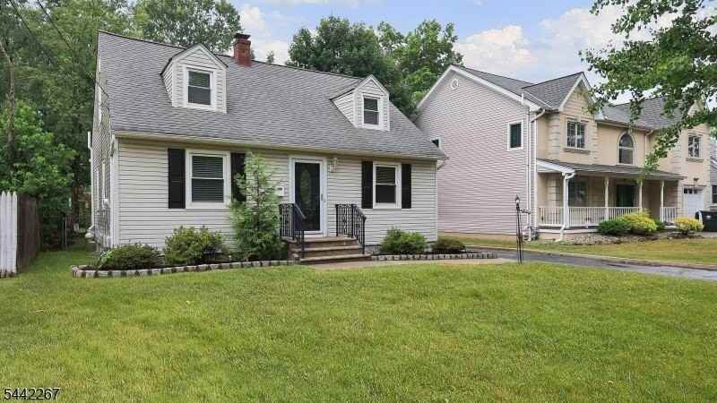 1751 Mountain Ave - Photo 2 of 23
