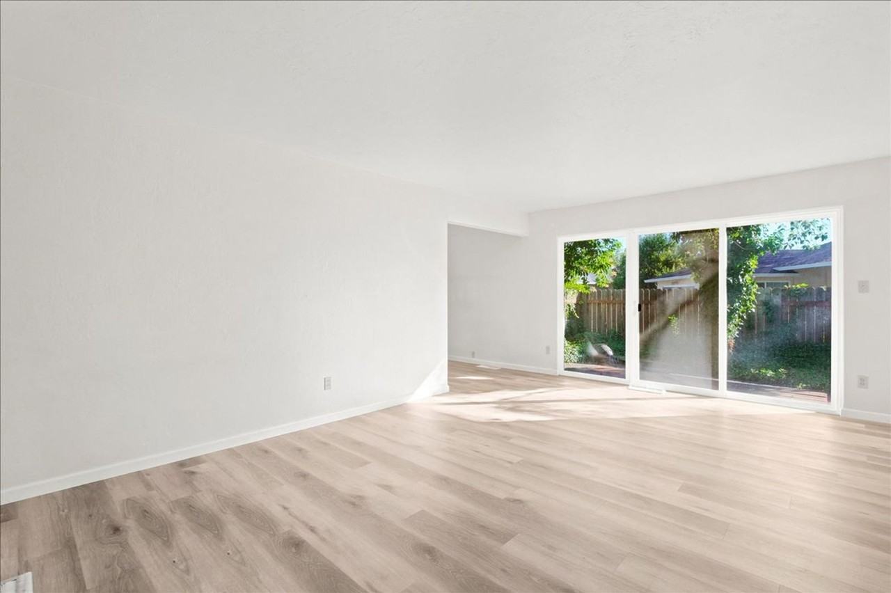 5121 Earls Ct - Photo 5 of 18