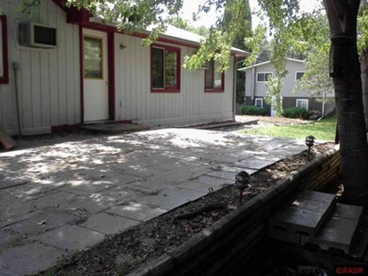 419 Mallory St N #2 - Photo 3 of 6