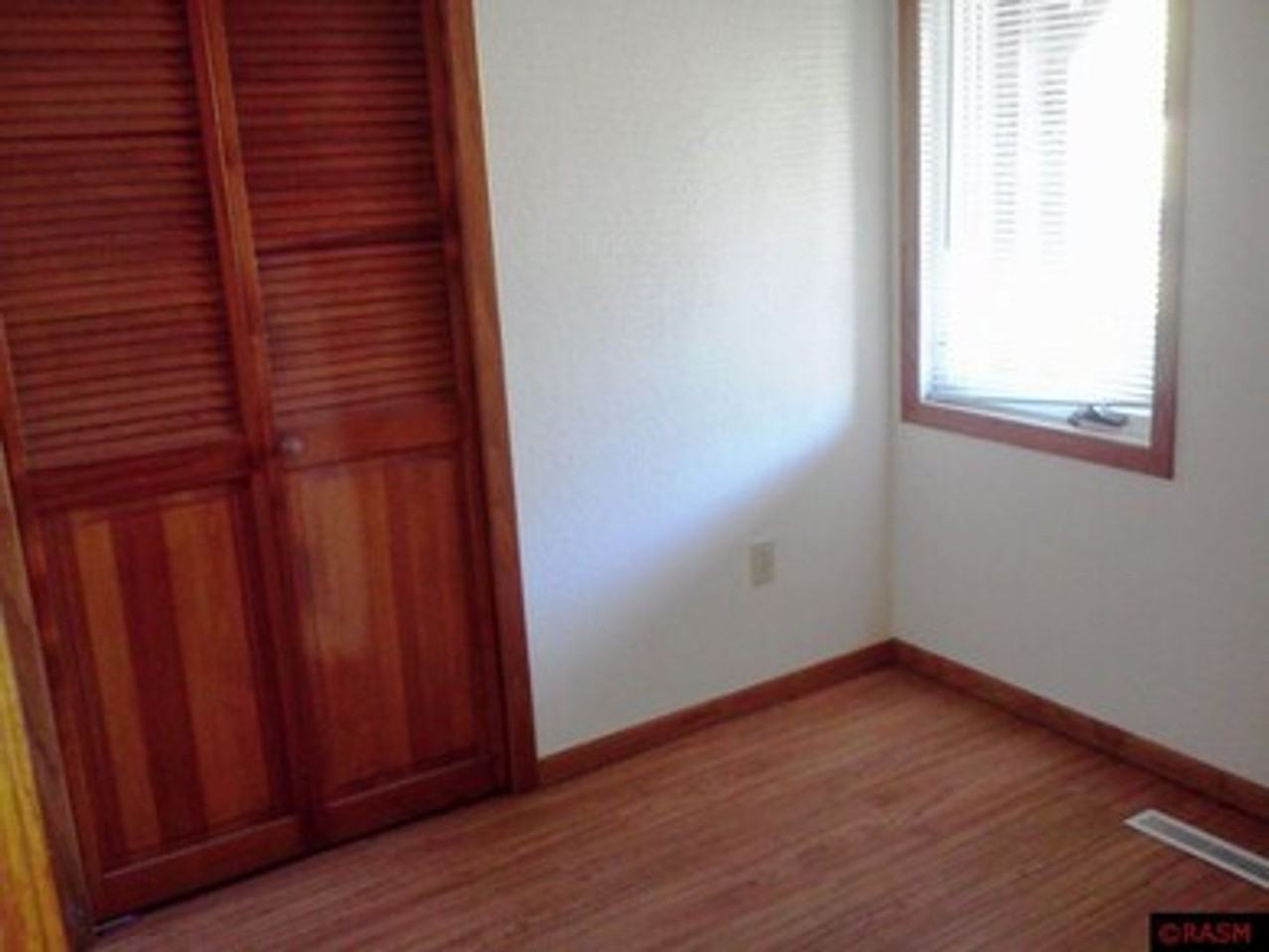 419 Mallory St N #2 - Photo 5 of 6
