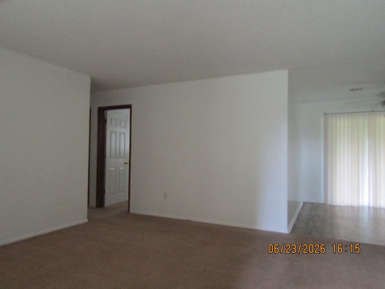 147 Ne Dunlop St - Photo 3 of 26