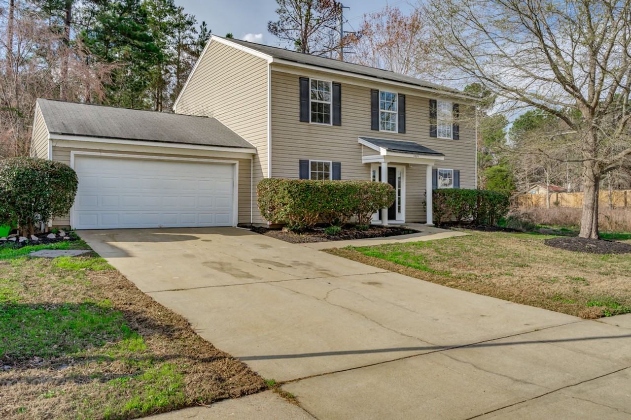 1021 Aderley Oak Dr - Photo 2 of 30