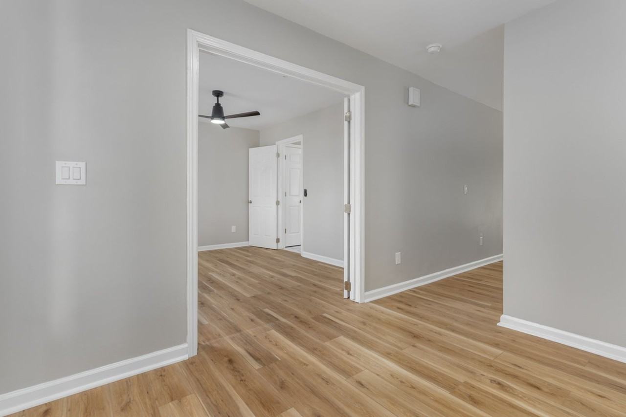 1021 Aderley Oak Dr - Photo 4 of 30