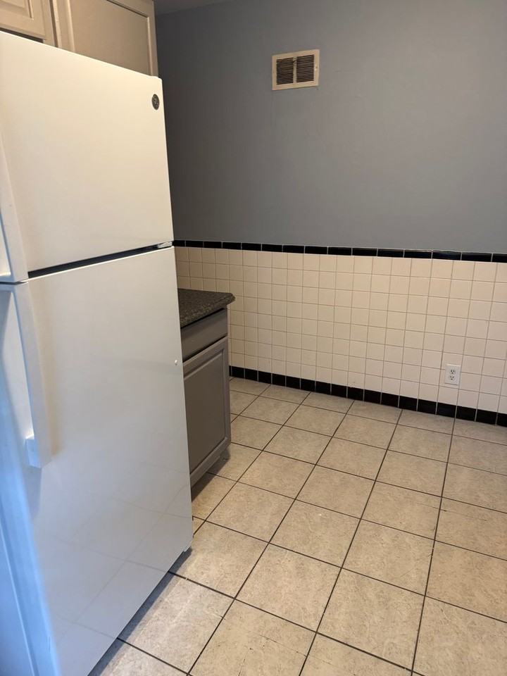 1150 Astoria Dr - Photo 2 of 17