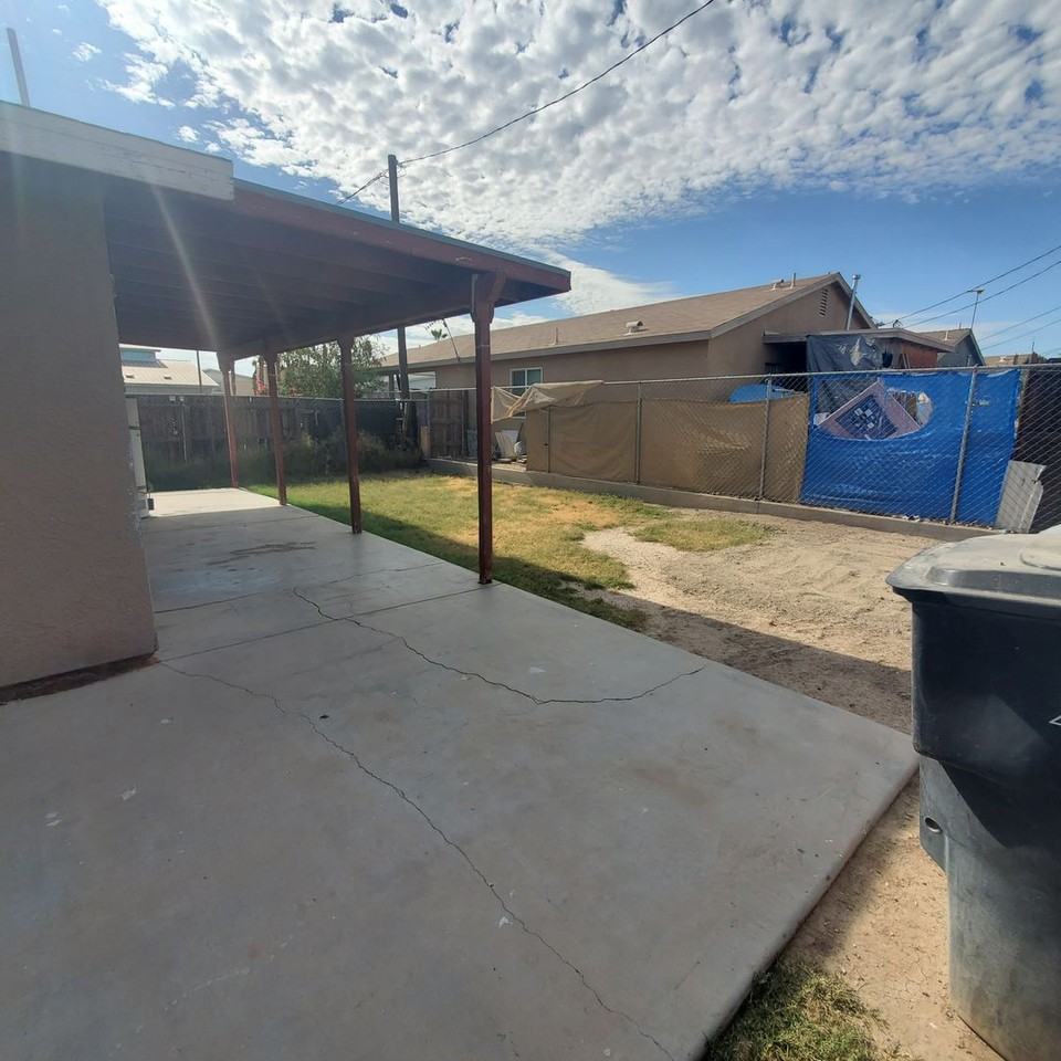 1416 H St - Photo 2 of 13
