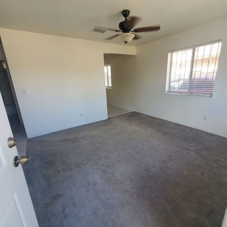 1416 H St - Photo 4 of 13