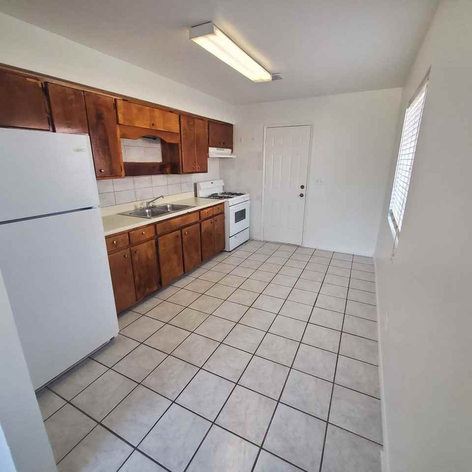 1416 H St - Photo 5 of 13