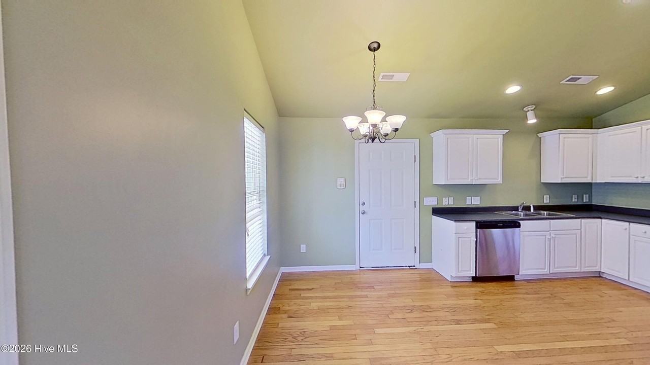 627 Tabor Ln - Photo 4 of 22