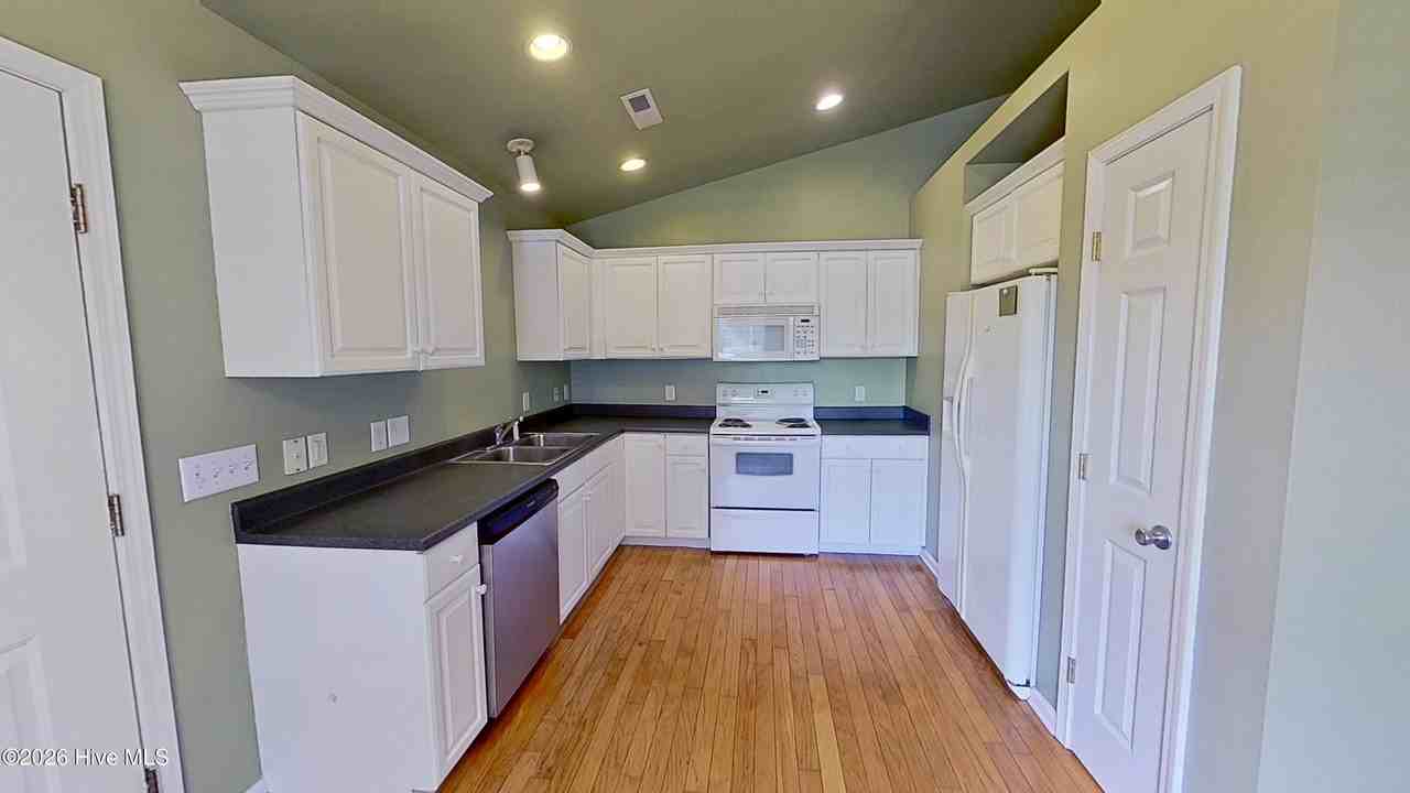 627 Tabor Ln - Photo 6 of 22