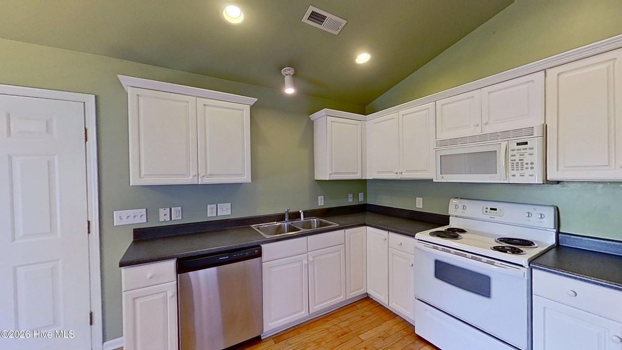 627 Tabor Ln - Photo 7 of 22