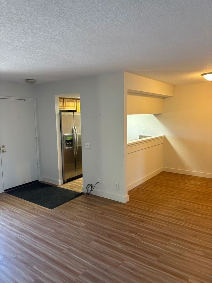 250 River St - Photo 4 of 20
