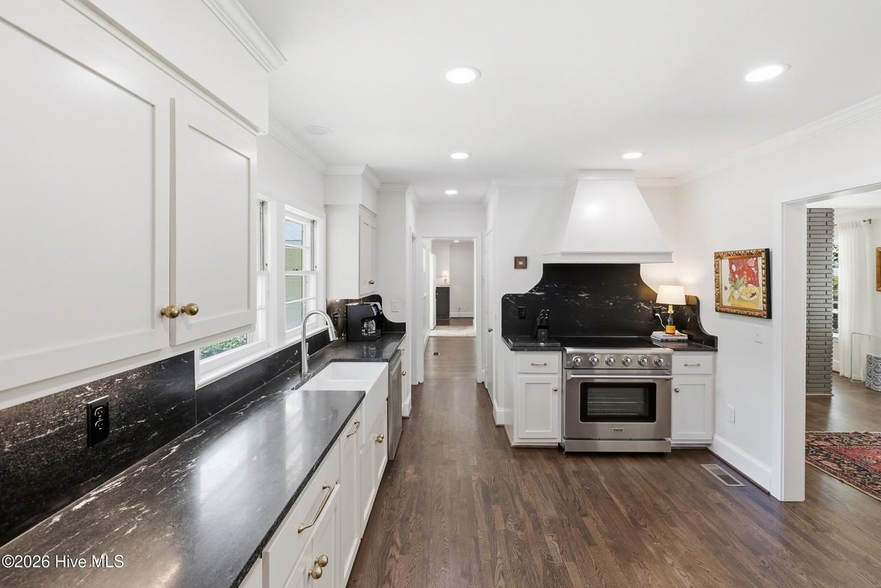 105 Bunn Ave - Photo 3 of 33