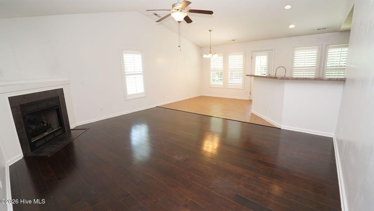 106 Farmgate Dr - Photo 3 of 24