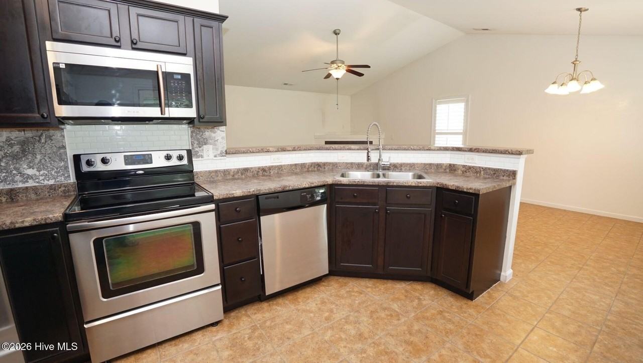 106 Farmgate Dr - Photo 6 of 24