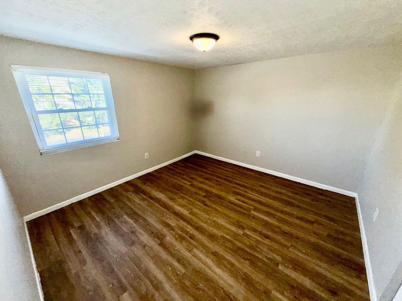 815 Clareridge Ln - Photo 2 of 19