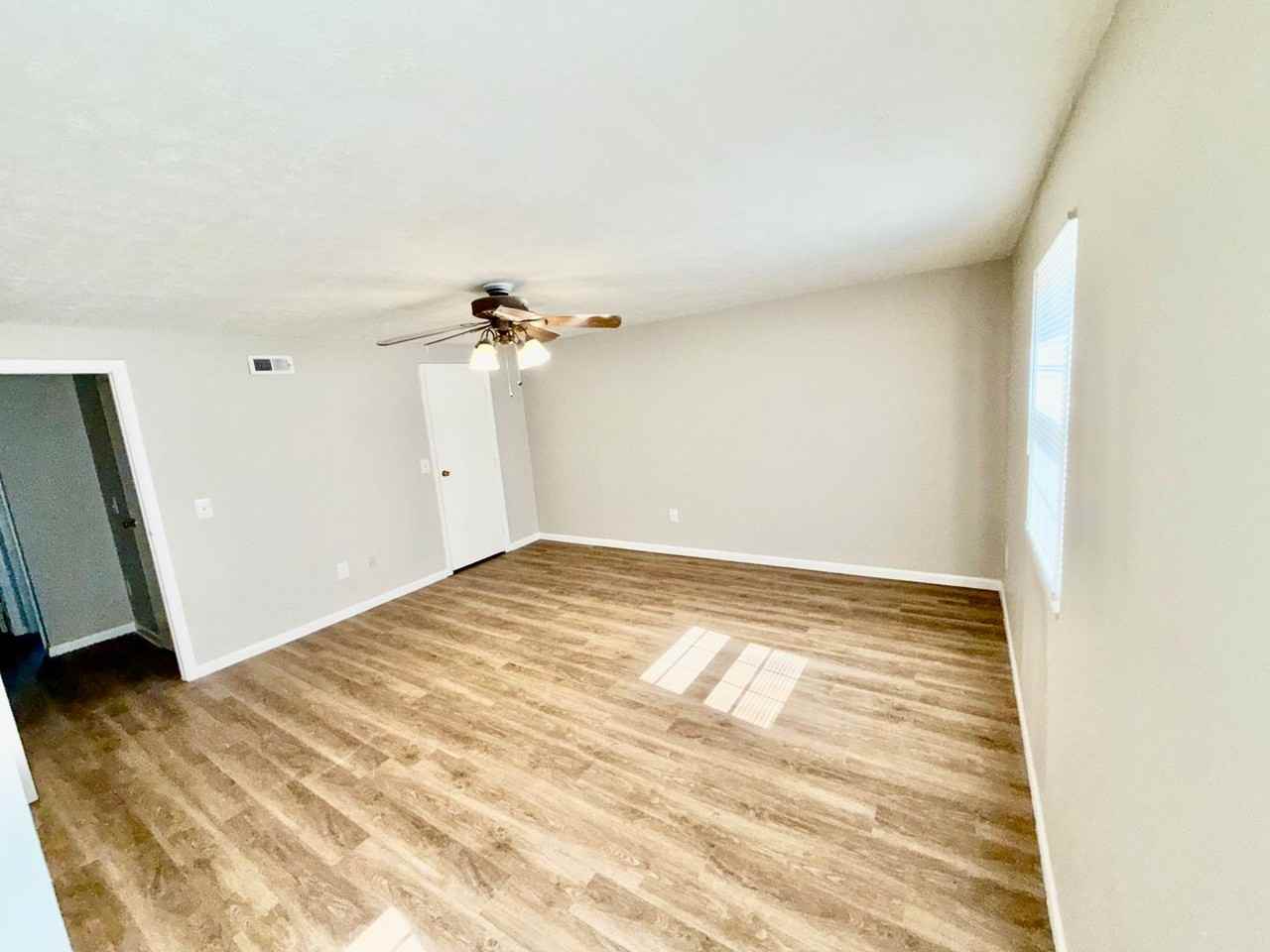 815 Clareridge Ln - Photo 4 of 19