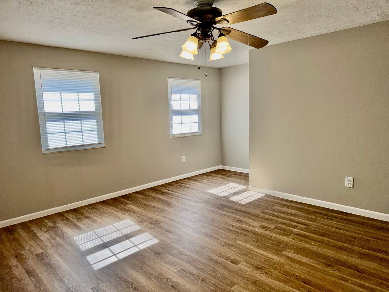 815 Clareridge Ln - Photo 5 of 19