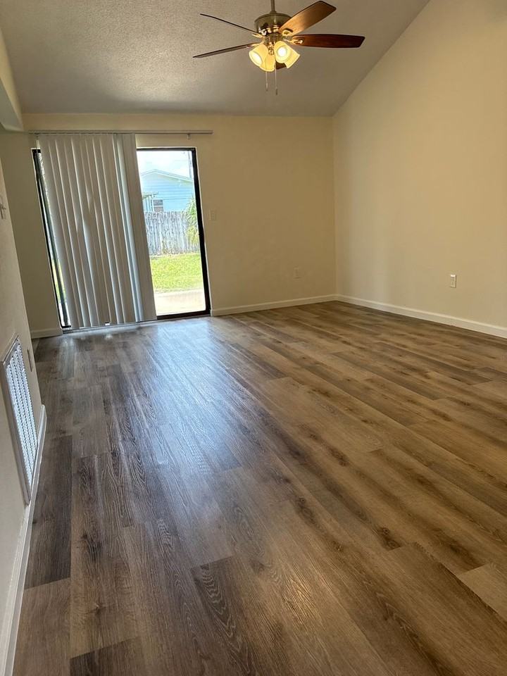 503 Virginia St - Photo 4 of 33