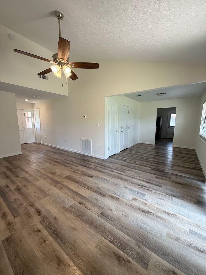 503 Virginia St - Photo 7 of 33