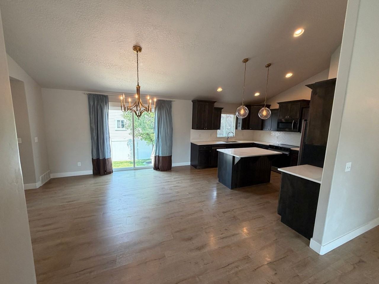 416 W 2070 N - Photo 4 of 50