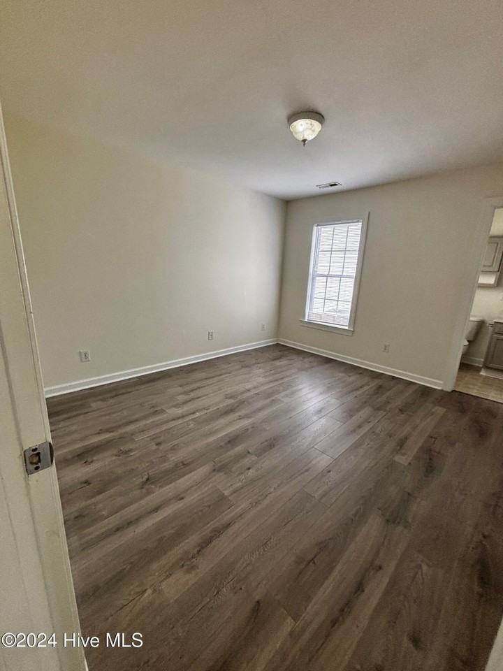 207 Ashwood Dr - Photo 6 of 16