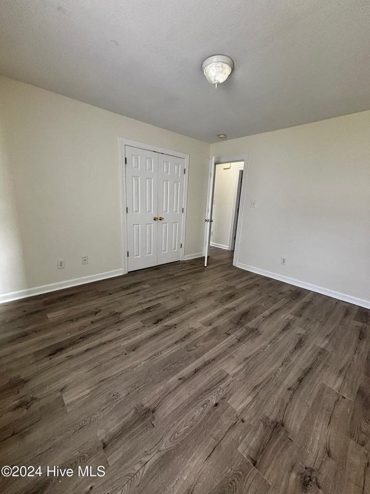 207 Ashwood Dr - Photo 7 of 16