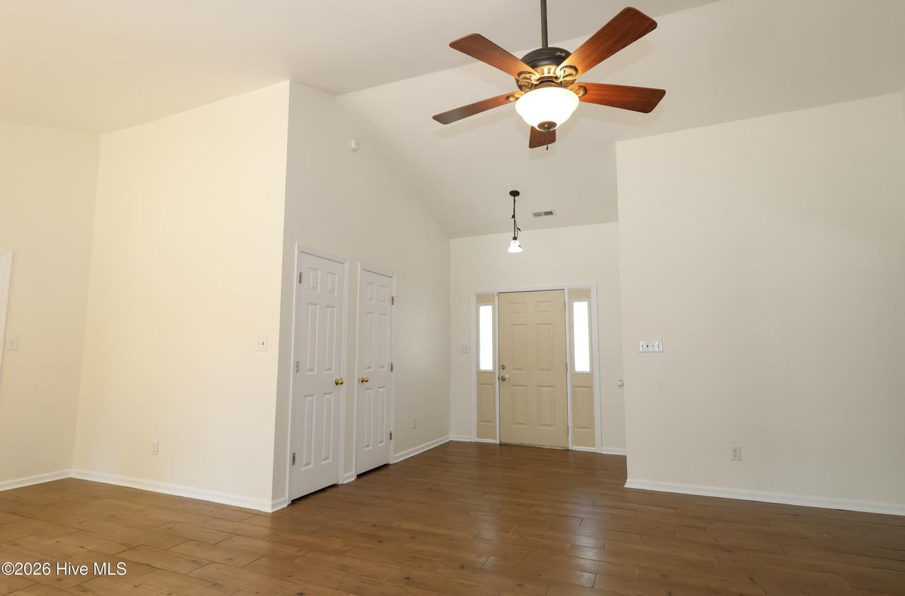 172 Baytree Dr - Photo 3 of 18
