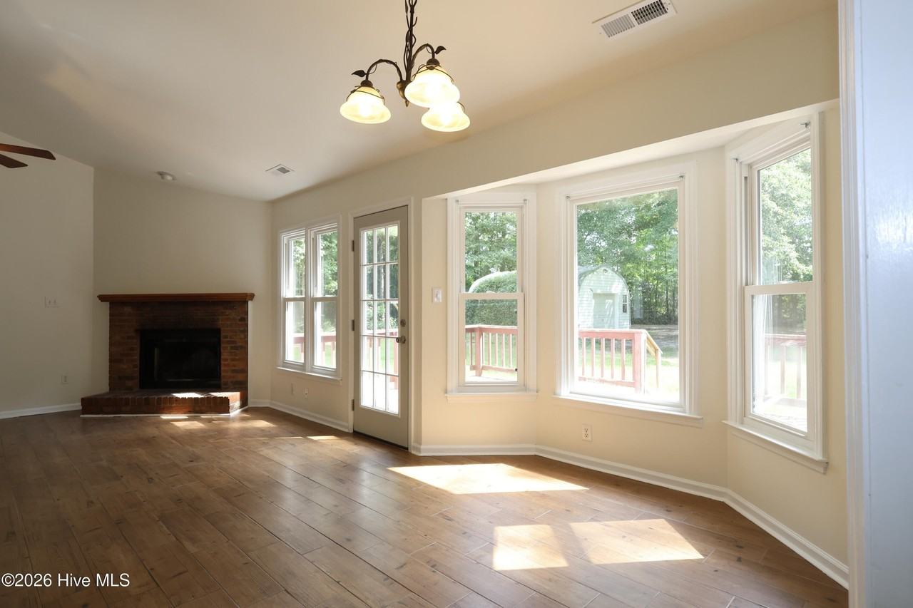 172 Baytree Dr - Photo 4 of 18