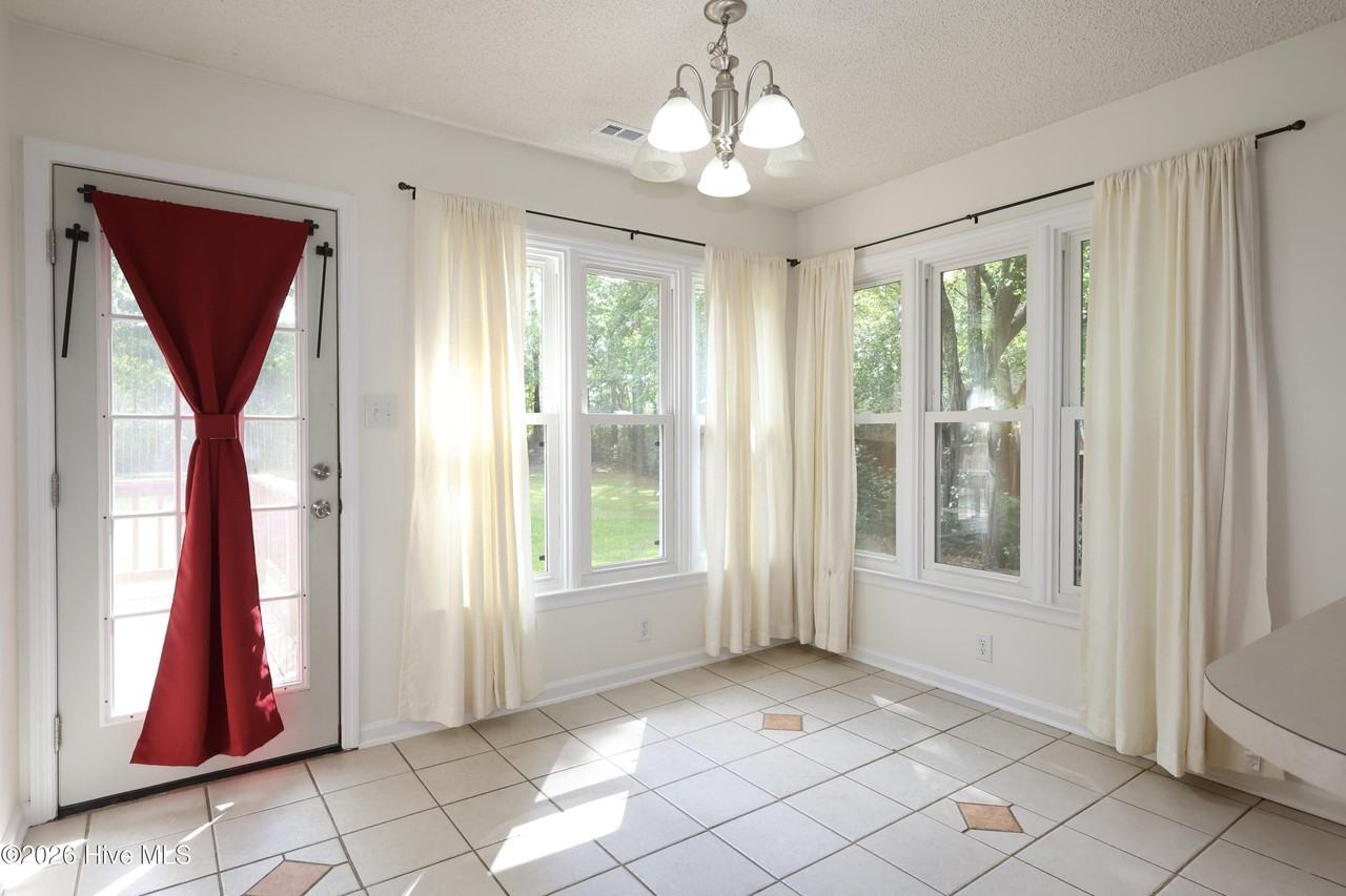 172 Baytree Dr - Photo 5 of 18