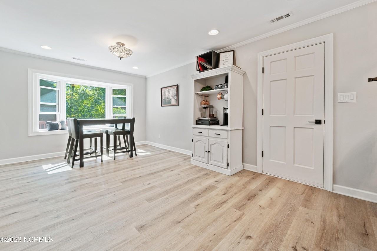 420 Ridge Rd - Photo 4 of 21