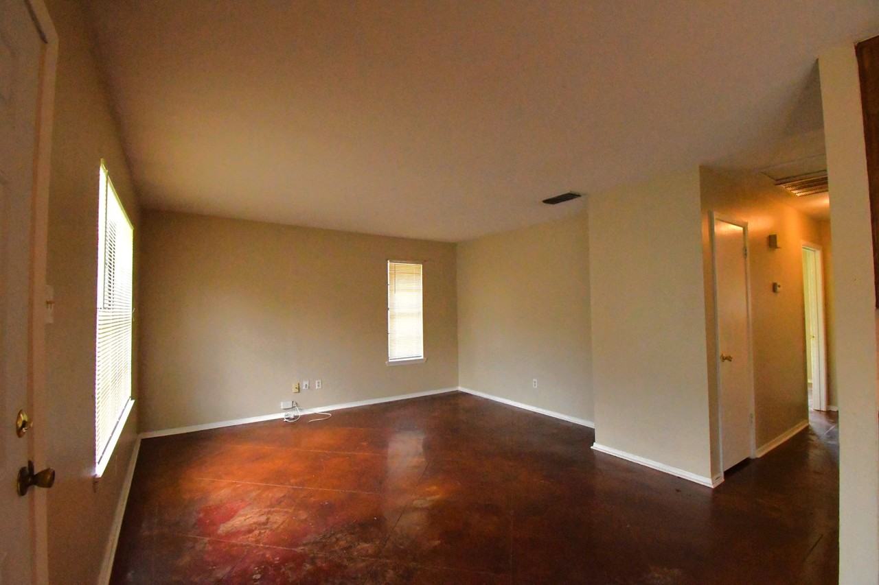 102 Parklane Dr - Photo 5 of 21