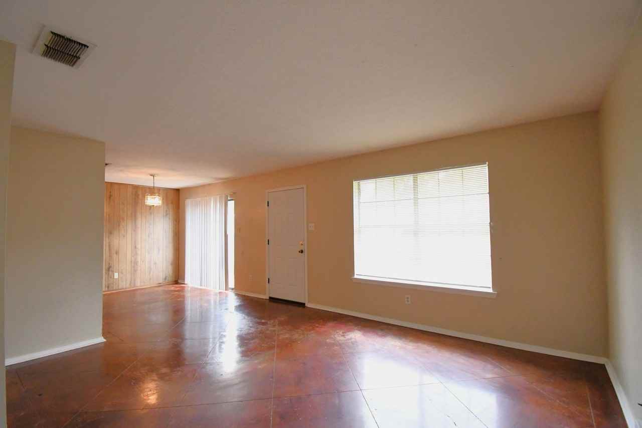 102 Parklane Dr - Photo 6 of 21