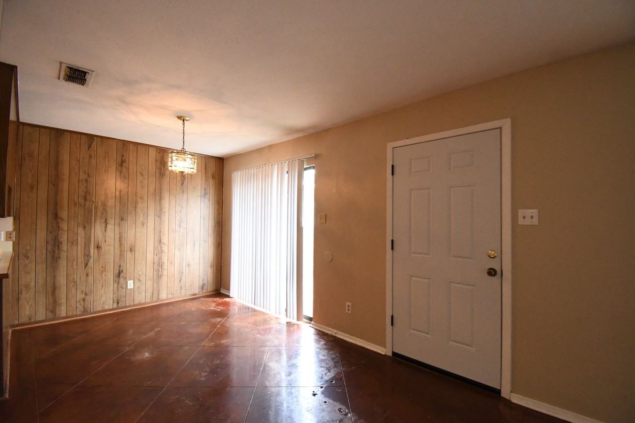 102 Parklane Dr - Photo 7 of 21
