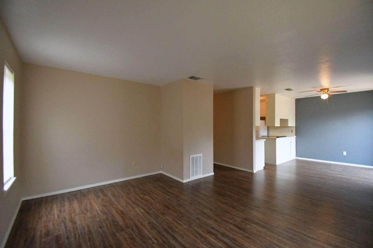 201 Parklane Dr - Photo 7 of 22