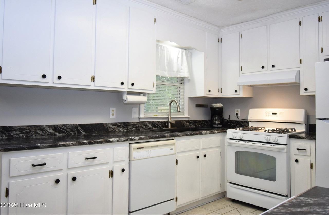 1853 Pinelog Ln - Photo 5 of 19