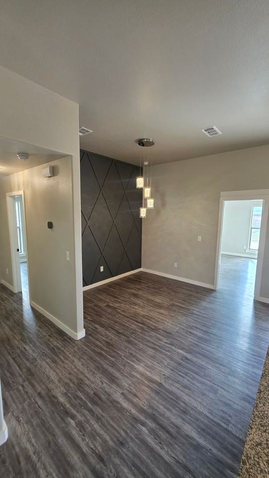 7009 Athens St - Photo 4 of 16