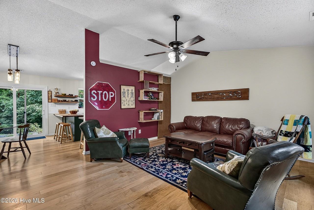 130 Falcon Crest Rd - Photo 4 of 30