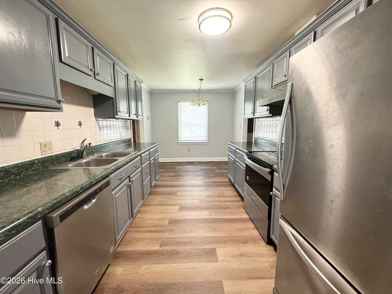 102 Hunters Trl W - Photo 3 of 18
