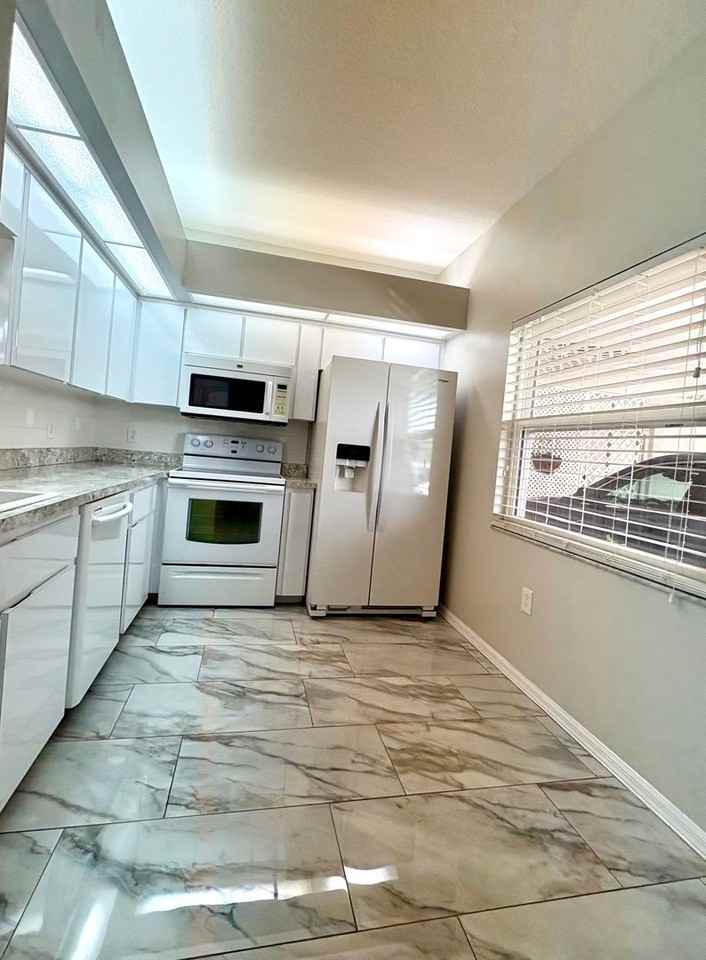 9221 Estrada Pl - Photo 7 of 16