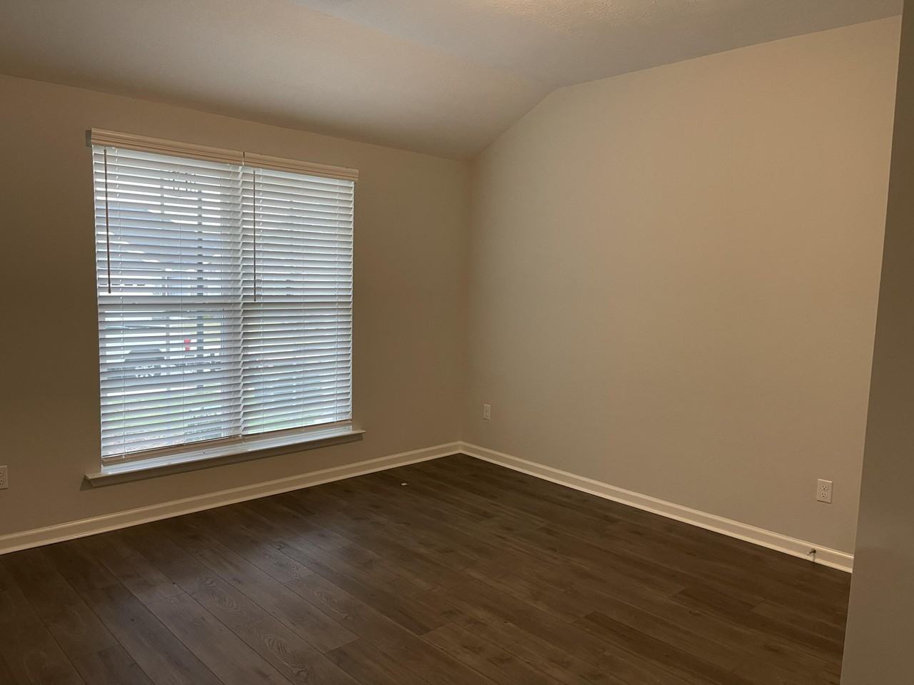 811 Goodale Dr - Photo 4 of 22