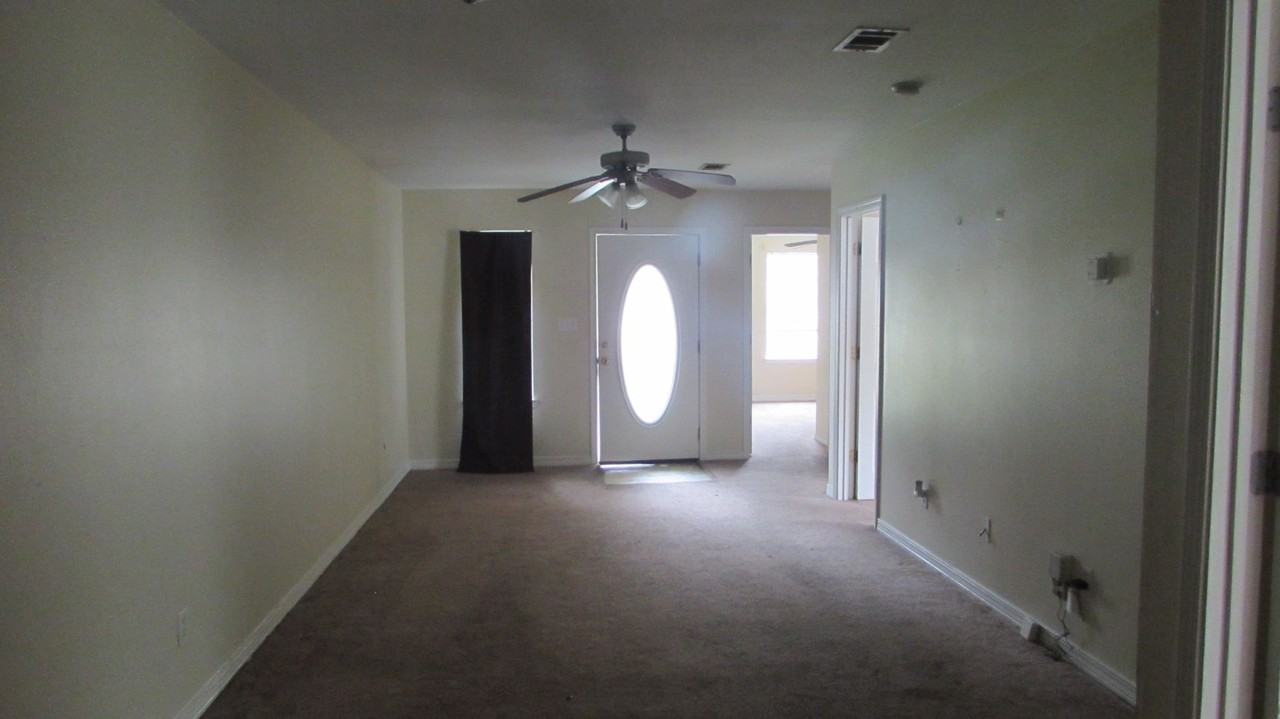 5386 Quail Creek Cir - Photo 2 of 8