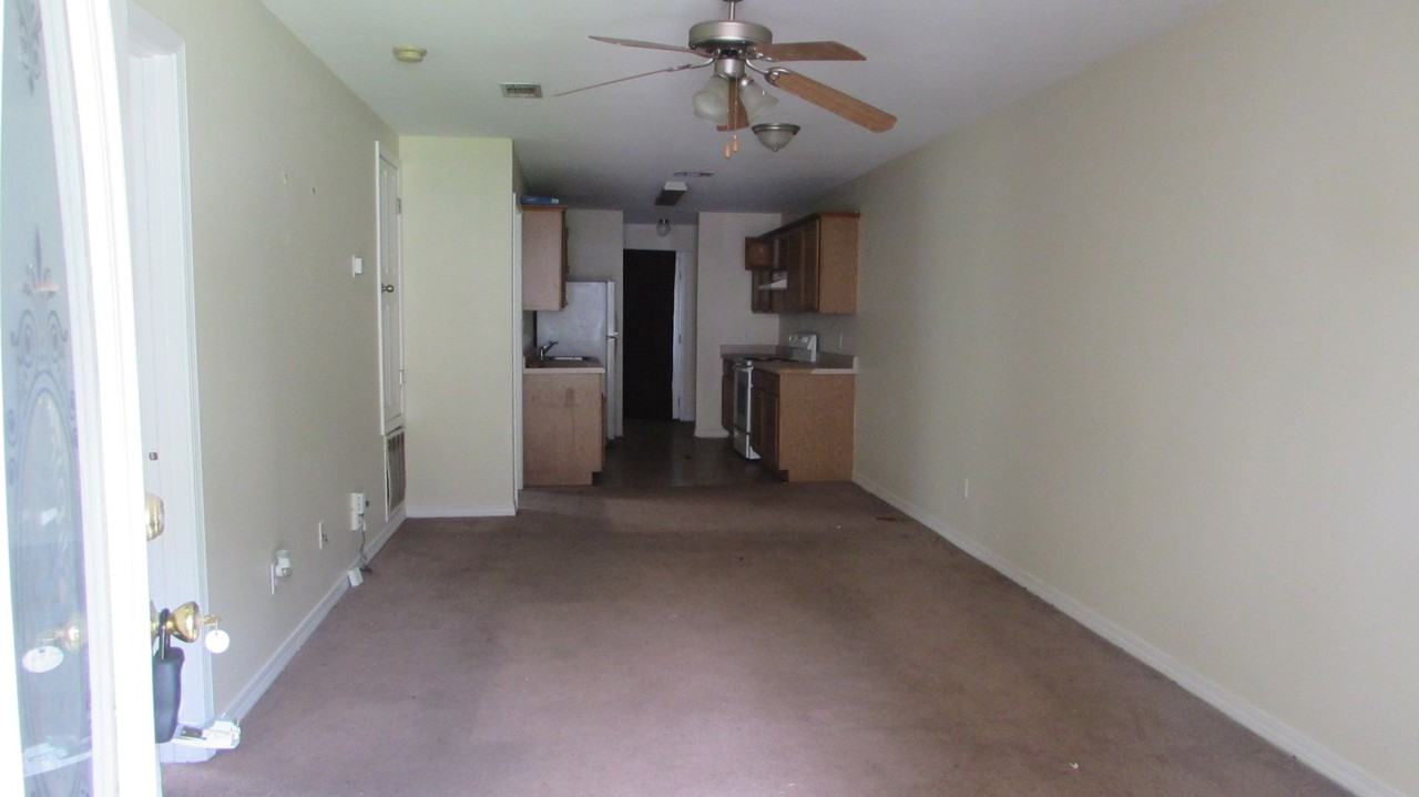 5386 Quail Creek Cir - Photo 3 of 8